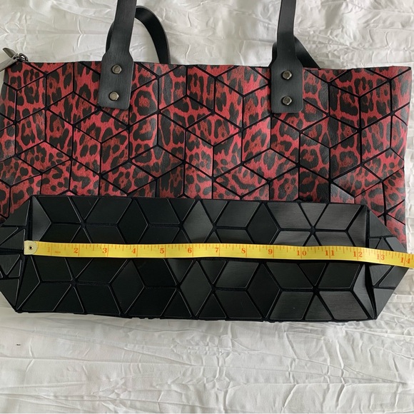 PATRIZIA LUCA Tote Bag Two-Tone Cheetah Red Matte Black Slanted Square Geometric - Picture 15 of 16